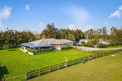 Photo of property in 278 Boord Crescent, Kumeu, 0891