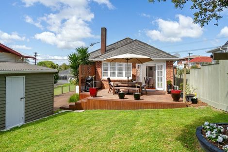 Photo of property in 43 Hutchinson Avenue, New Lynn, Auckland, 0600