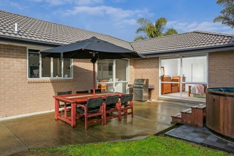 Photo of property in 2 Bob Craig Place, Pukekohe, 2120