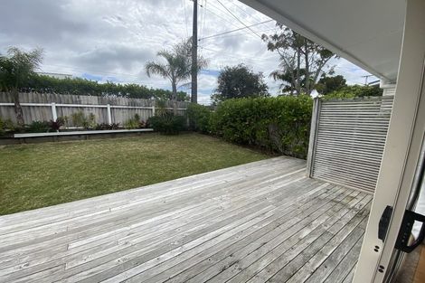 Photo of property in 294 Wairau Road, Glenfield, Auckland, 0629