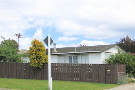 Photo of property in 2/11 Ingle Avenue, Waipahihi, Taupo, 3330