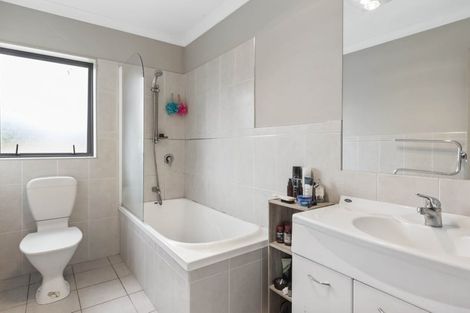 Photo of property in 3 Vadam Road, Massey, Auckland, 0614