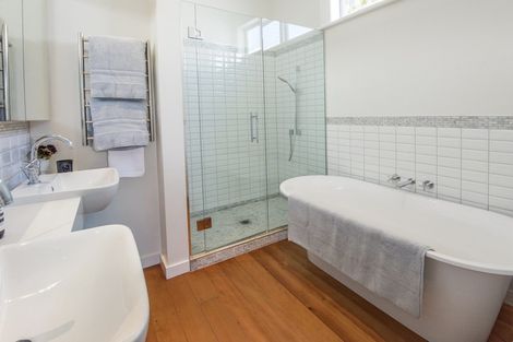 Photo of property in 126 Calliope Road, Stanley Point, Auckland, 0624