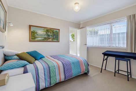 Photo of property in 2/18 Glengowan Place, Conifer Grove, Takanini, 2112