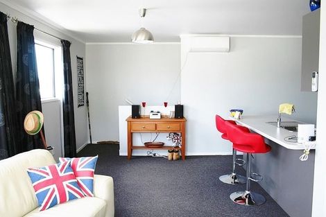 Photo of property in 16b Woodall Place, Totara Vale, Auckland, 0627