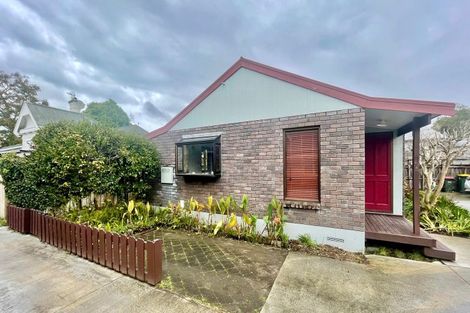Photo of property in 43 Te Aroha Street, Hamilton East, Hamilton, 3216