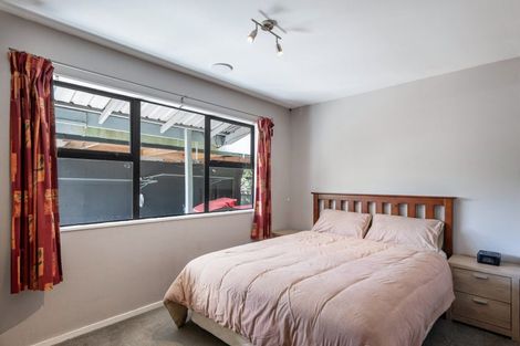 Photo of property in 70 Pinehaven Road, Pinehaven, Upper Hutt, 5019