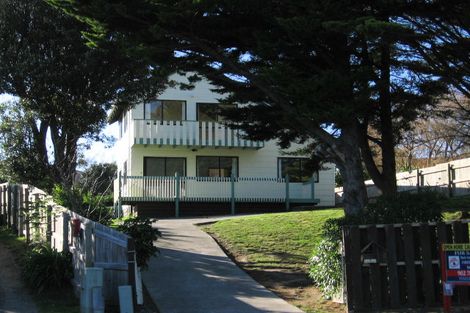 Photo of property in 11 Napier Grove, Waikanae Beach, Waikanae, 5036