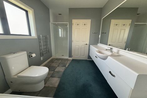 Photo of property in 18 Derry Hill, Churton Park, Wellington, 6037