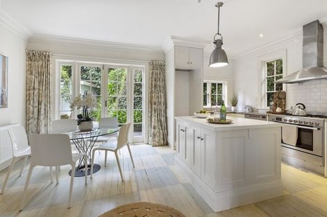 Photo of property in 2 Cluny Avenue, Kelburn, Wellington, 6012