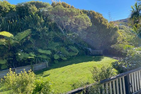 Photo of property in 16 Cavalry Close, Crofton Downs, Wellington, 6035