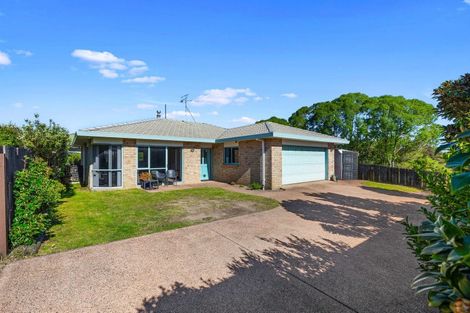 Photo of property in 122 Dalton Drive, Papamoa Beach, Papamoa, 3118