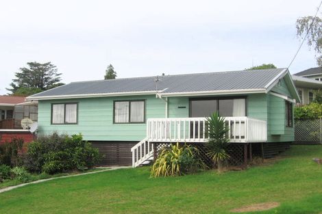 Photo of property in 5a Deane Avenue, Titirangi, Auckland, 0604