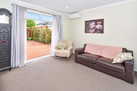 Photo of property in 11 Cornwall Place, Karaka, Papakura, 2113