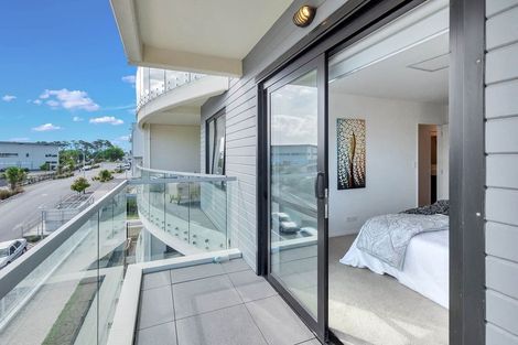 Photo of property in Apollo Apartments, 201/46 Rosedale Road, Rosedale, Auckland, 0632