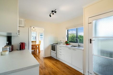 Photo of property in 2/539 Glenfield Road, Glenfield, Auckland, 0629