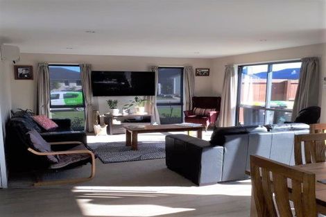 Photo of property in 8 Wattle Lane, Rangiora, 7400