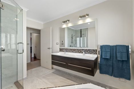 Photo of property in 5 Links Drive, Waiwhakaiho, New Plymouth, 4312