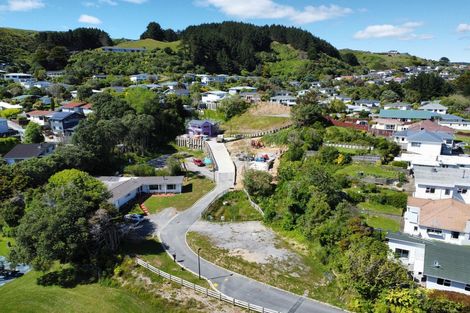 Photo of property in 1 Te Ara Kohuhu, Tawa, Wellington, 5028
