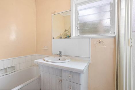 Photo of property in 59 Sylvan Avenue, Northcote, Auckland, 0627