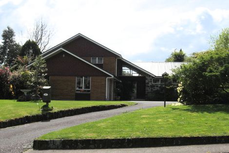 Photo of property in 2 Vista Place, Kawaha Point, Rotorua, 3010