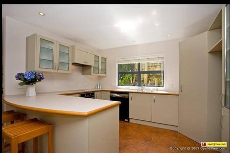 Photo of property in 10a Zion Road, Birkenhead, Auckland, 0626
