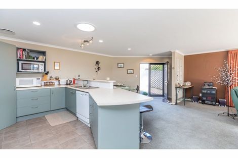 Photo of property in 15c Rishworth Avenue, Stanmore Bay, Whangaparaoa, 0932