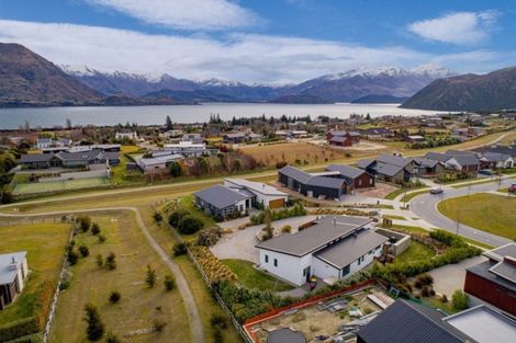 Photo of property in 5 Valley Crescent, Wanaka, 9305