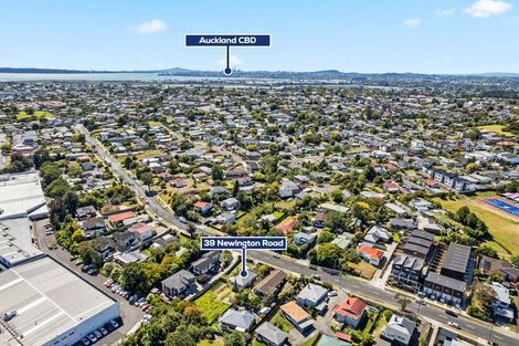 Photo of property in 39 Newington Road, Henderson, Auckland, 0612