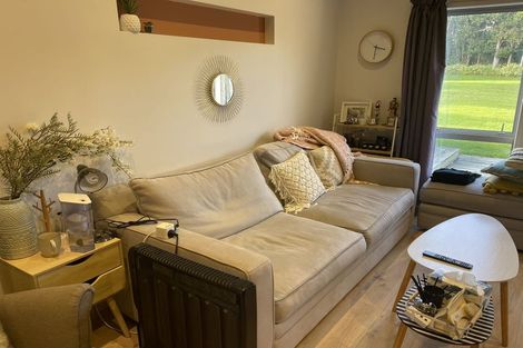 Photo of property in 8 September Place, Forrest Hill, Auckland, 0620