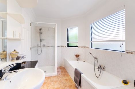 Photo of property in 28a Woodstock Road, Forrest Hill, Auckland, 0620