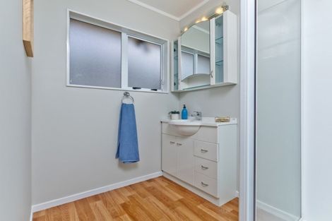 Photo of property in 2/31 Alamein Avenue, Belmont, Auckland, 0622