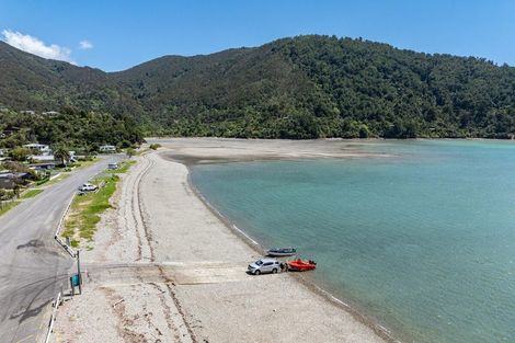 Photo of property in 11 Okiwi Crescent, Okiwi Bay, French Pass, 7193