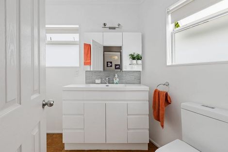 Photo of property in 2/41 Rishworth Avenue, Stanmore Bay, Whangaparaoa, 0932