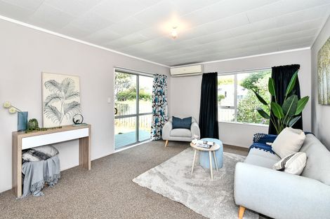 Photo of property in 10 Seaview Rise, Waiuku, 2123