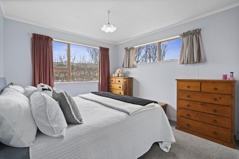 Photo of property in 15a Kereru Bend, Tawa, Wellington, 5028