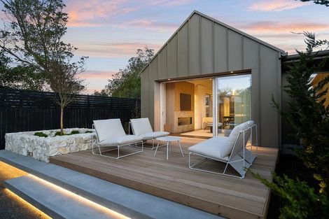 Photo of property in 2/183 Weston Road, St Albans, Christchurch, 8052