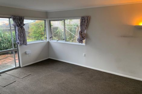Photo of property in 2/8 Keeling Road, Henderson, Auckland, 0612