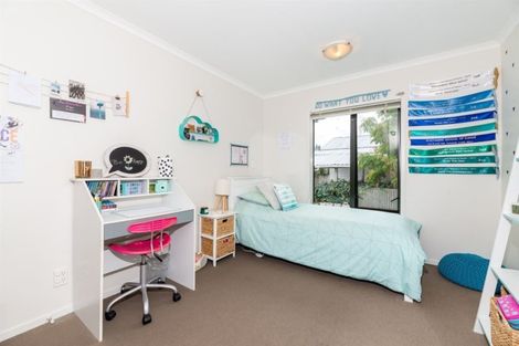 Photo of property in 41 Barnea Circle, Glen Eden, Auckland, 0602