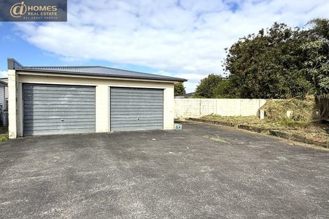 Photo of property in 6 Glenvil Lane, Te Atatu Peninsula, Auckland, 0610