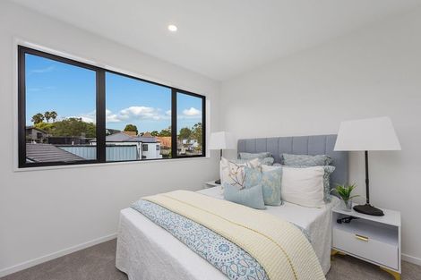 Photo of property in 10/6 Woodhouse Place, West Harbour, Auckland, 0618