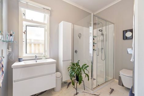 Photo of property in 11 Manapouri Crescent, Hokowhitu, Palmerston North, 4410