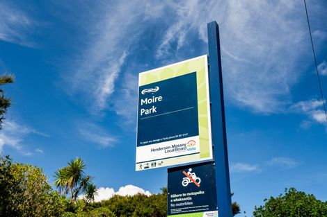 Photo of property in 21c Crosby Road, West Harbour, Auckland, 0618