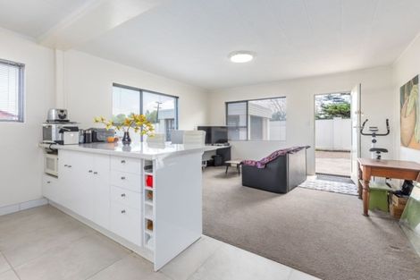 Photo of property in 15 Luke Street, Otahuhu, Auckland, 1062
