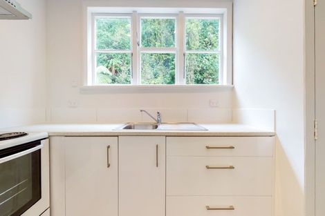 Photo of property in 5 Ranelagh Terrace, Karori, Wellington, 6012