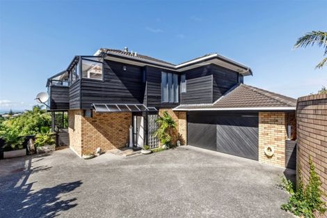 Photo of property in 2/11 Seaview Road, Castor Bay, Auckland, 0620