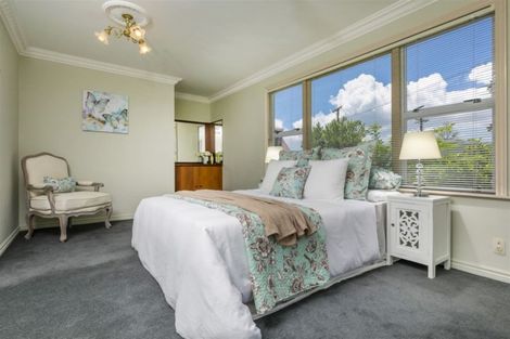Photo of property in 3 Hillary Heights Avenue, Glendene, Auckland, 0602