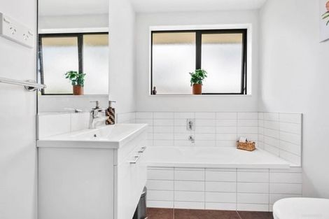 Photo of property in 23 Raithburn Terrace, Pokeno, 2402