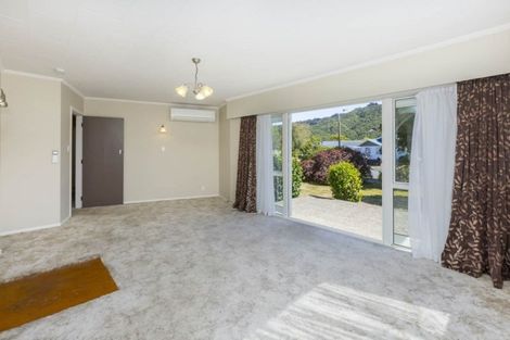 Photo of property in 16 Kentucky Street, Totara Park, Upper Hutt, 5018