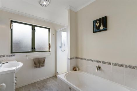 Photo of property in 16 Chaytor Street, Te Puke, 3119